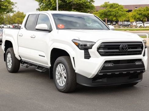 New 2026 Toyota Tacoma SR5 AWD/4WD image 3