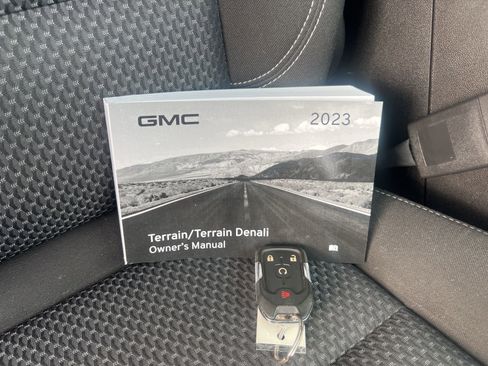 Used 2023 GMC Terrain SLE w/ Driver Convenience Package AWD/4WD image 58