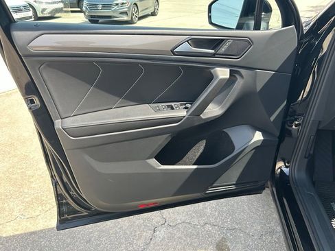 Used 2023 Volkswagen Tiguan SE w/ Panoramic Sunroof Package FWD image 44