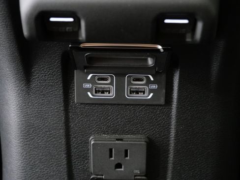 Used 2022 Jeep Wrangler Unlimited Sahara w/ Cold Weather Group AWD/4WD image 27