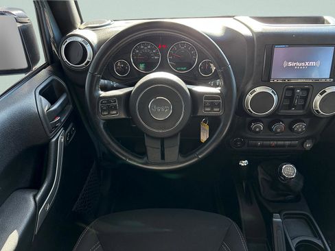 Used 2015 Jeep Wrangler Unlimited Sahara w/ Connectivity Group AWD/4WD image 25