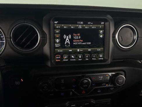 Used 2022 Jeep Wrangler Unlimited Sahara AWD/4WD image 21
