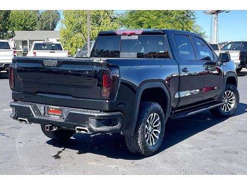Used 2022 GMC Sierra 1500 AT4 w/ Technology Package AWD/4WD image 14