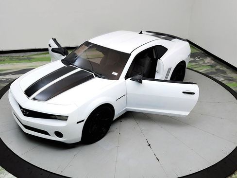 Used 2012 Chevrolet Camaro LS RWD image 31