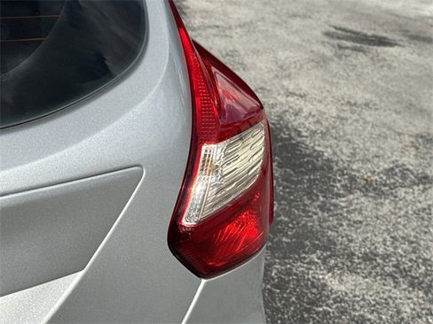 Used 2014 Ford Focus SE w/ Equipment Group 201A image 12
