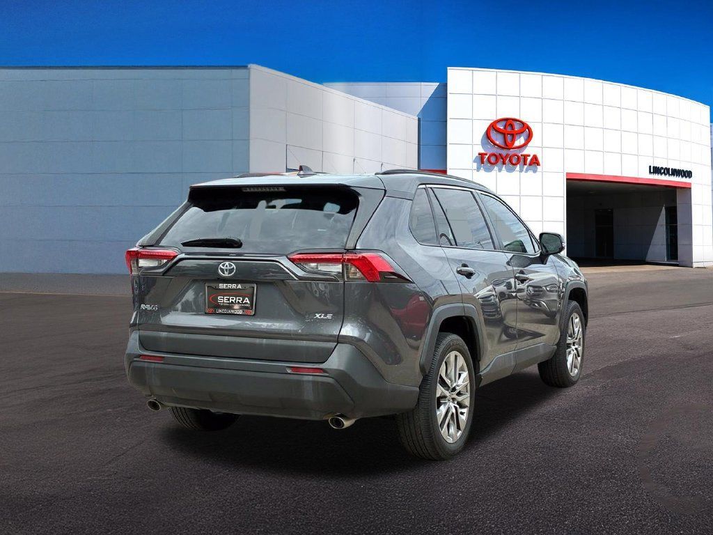 Used 2021 Toyota RAV4 XLE Premium FWD image 10