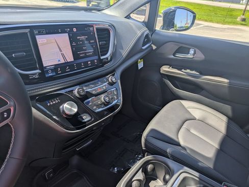 New 2027 Chrysler Pacifica Select w/ Family Tech Group FWD image 20