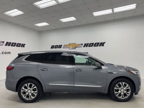 Used 2021 Buick Enclave Avenir w/ Avenir Technology Package AWD/4WD image 4