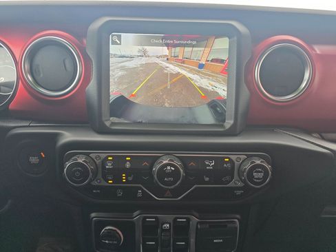 Used 2023 Jeep Gladiator Rubicon w/ Cold Weather Group image 13