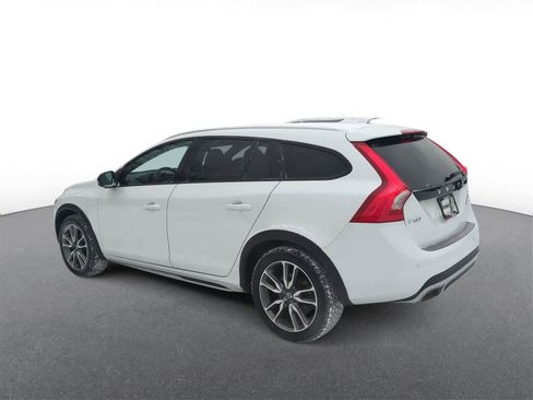 Used 2017 Volvo V60 T5 Cross Country w/ Convenience Package image 6