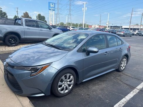Used 2023 Toyota Corolla LE FWD image 3