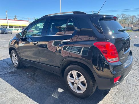 Used 2019 Chevrolet Trax LT w/ LT Convenience Package image 3