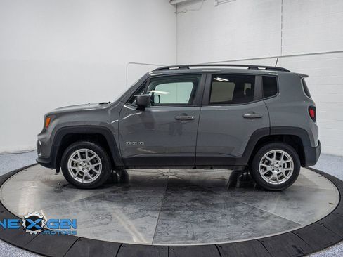 Used 2022 Jeep Renegade Latitude w/ Convenience Group AWD/4WD image 4