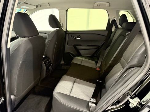 Used 2025 Nissan Rogue SV image 16