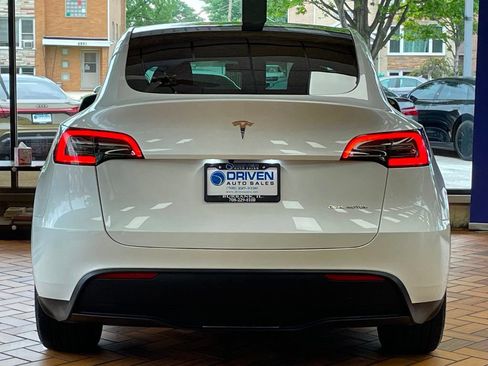 Used 2023 Tesla Model Y Long Range AWD/4WD image 9