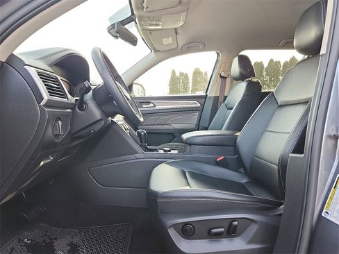Used 2023 Volkswagen Atlas SE image 13