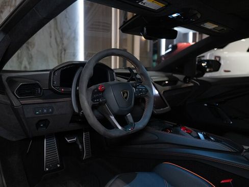 Used 2024 Lamborghini Revuelto AWD/4WD image 9