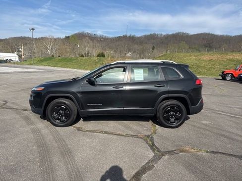 Used 2014 Jeep Cherokee Sport w/ Cold Weather Group AWD/4WD image 5