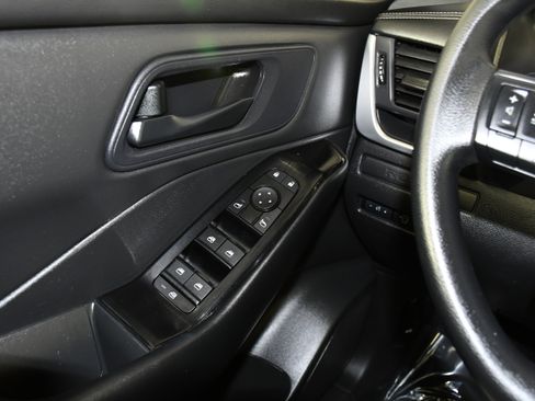 Used 2024 Nissan Rogue S image 31