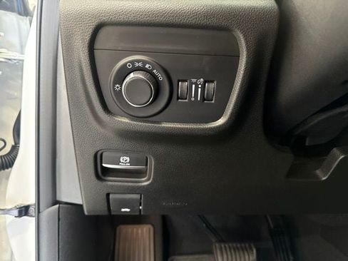Used 2023 Jeep Grand Cherokee Altitude AWD/4WD image 29