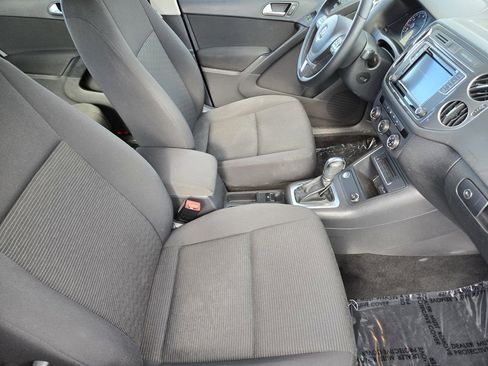 Used 2017 Volkswagen Tiguan Limited w/ Premium Package image 31