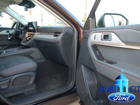 Used 2025 Ford Explorer Active RWD image 16