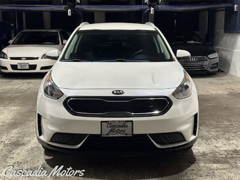 Used 2018 Kia Niro LX image 2