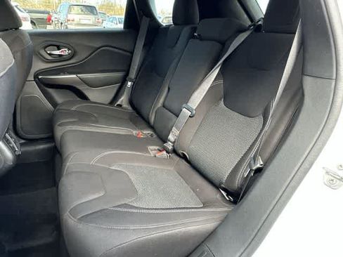 Used 2020 Jeep Cherokee Latitude AWD/4WD image 28
