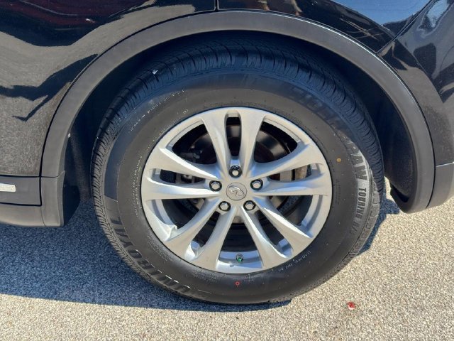 Used 2017 INFINITI QX70 AWD w/ Premium Package image 8