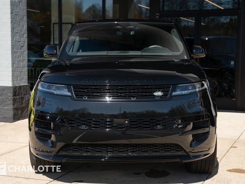 Used 2025 Land Rover Range Rover Sport Dynamic SE image 4