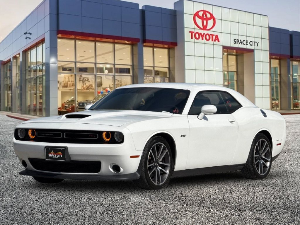 Used 2023 Dodge Challenger R/T RWD image 2