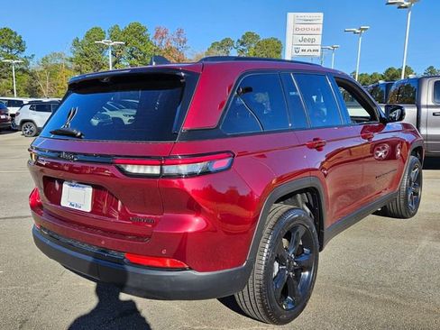 New 2025 Jeep Grand Cherokee Limited w/ Luxury Tech Group II image 13