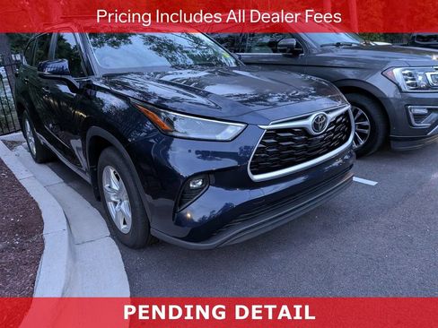 Used 2023 Toyota Highlander LE AWD/4WD image 1