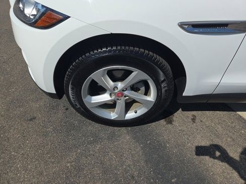 Used 2020 Jaguar F-PACE Premium image 25