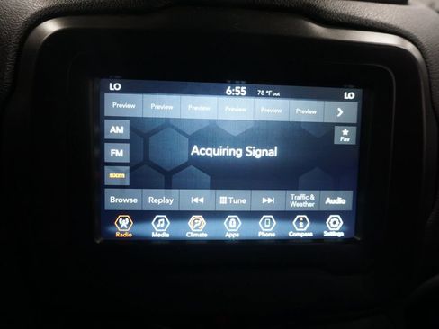 Used 2021 Jeep Renegade Latitude FWD image 10