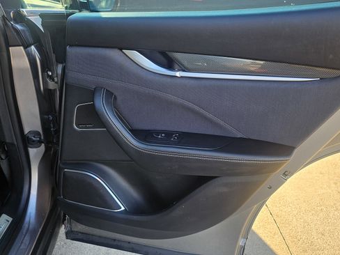 Used 2021 Maserati Levante GranLusso image 31