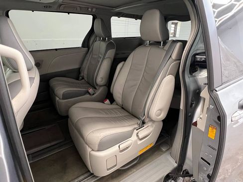 Used 2013 Toyota Sienna Limited w/ Premium Pkg AWD/4WD image 9