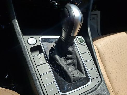 Used 2020 Volkswagen Jetta SE w/ SE Cold Weather Package FWD image 14