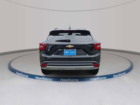 Used 2025 Chevrolet Trax LT w/ Driver Confidence Package image 5