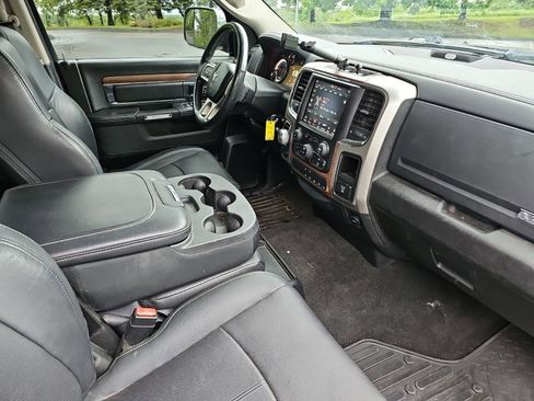 Used 2018 RAM 1500 Laramie AWD/4WD image 10