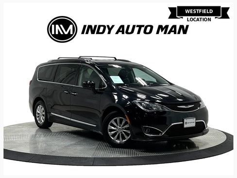 Used 2019 Chrysler Pacifica Touring-L FWD image 1