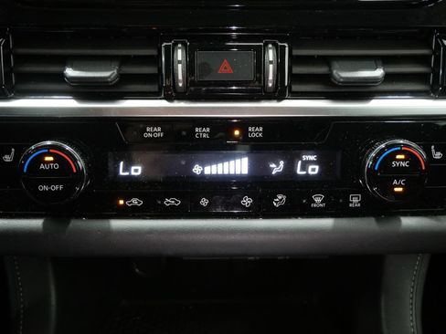 Used 2025 Nissan Pathfinder SV AWD/4WD image 19