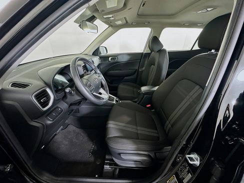 Used 2025 Hyundai Venue SEL image 13