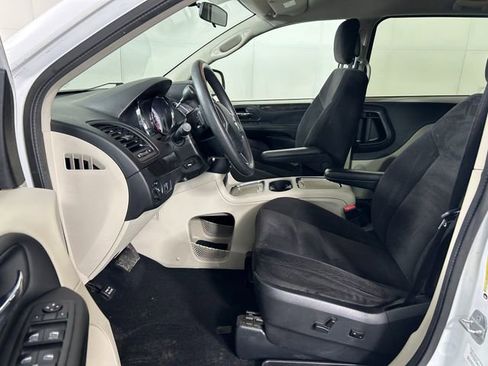 Used 2014 Dodge Grand Caravan SXT image 12