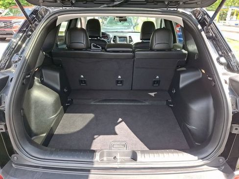 Used 2019 Jeep Cherokee Latitude Plus AWD/4WD image 28