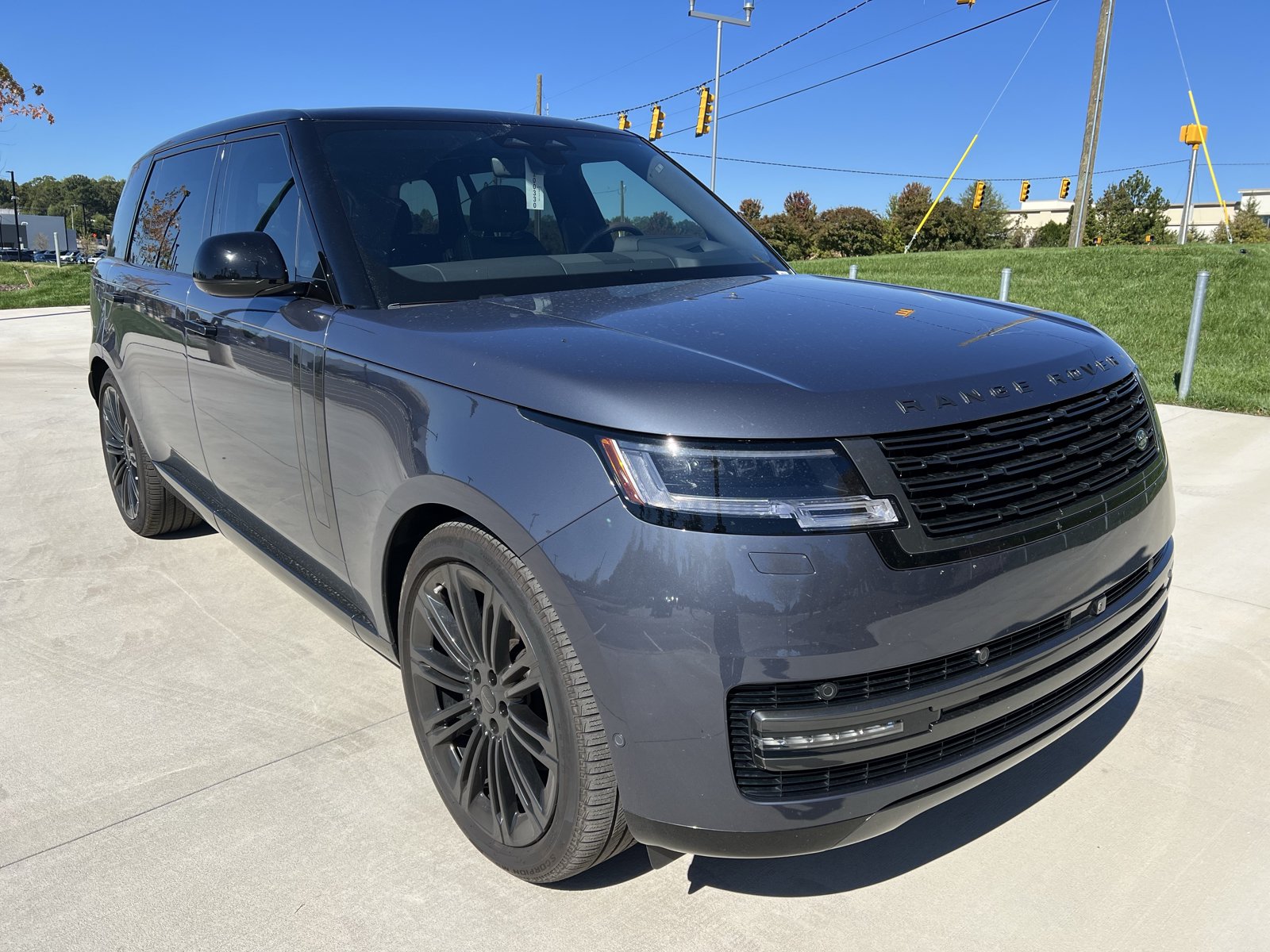 Used 2026 Land Rover Range Rover Long Wheelbase SE AWD/4WD image 2