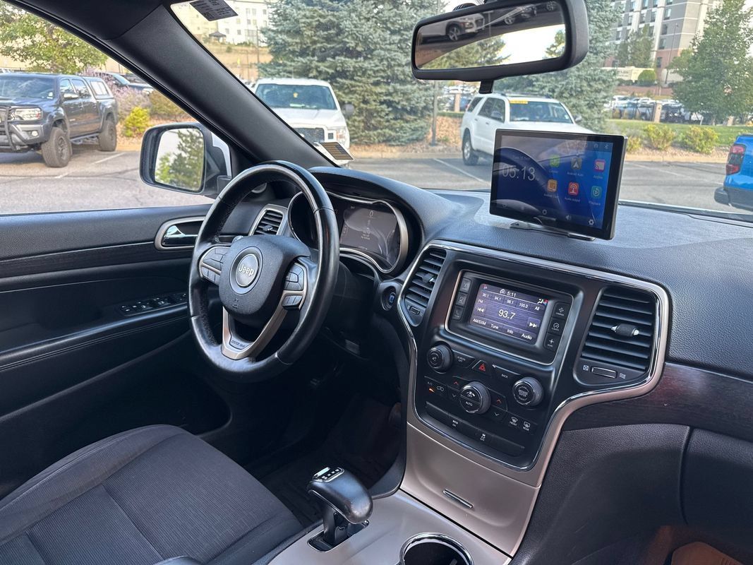 Used 2014 Jeep Grand Cherokee Laredo w/ Security & Convenience Group AWD/4WD image 19
