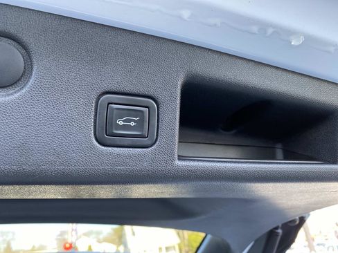Used 2021 Chevrolet Equinox LT FWD image 7