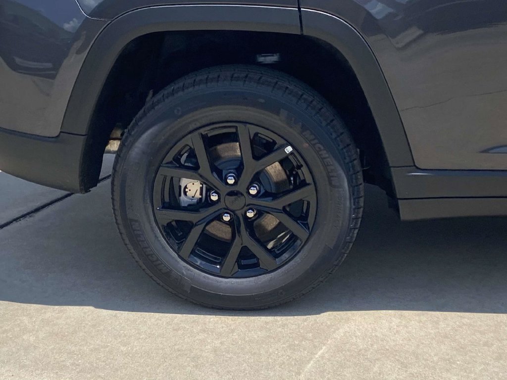 New 2026 Jeep Grand Cherokee Altitude RWD image 7