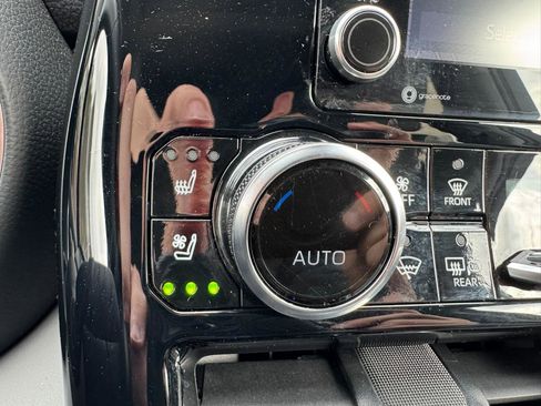 Used 2020 Toyota Highlander Limited image 25